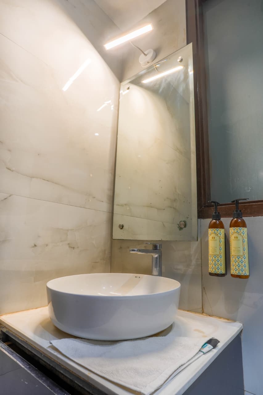 Jallianwala Bagh Luxury Room - Interior