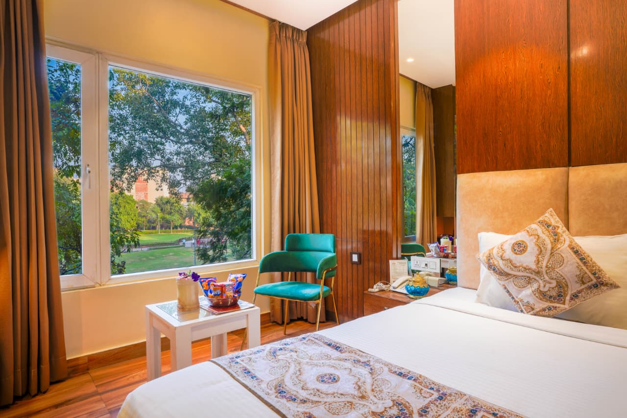 Jallianwala Bagh Luxury Room - Bathroom