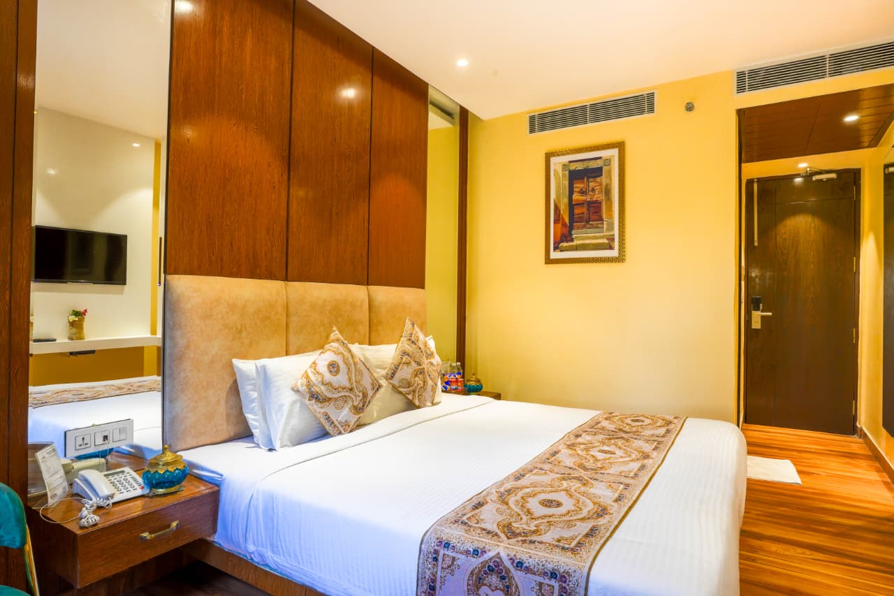 Jallianwala Bagh Luxury Room - Interior